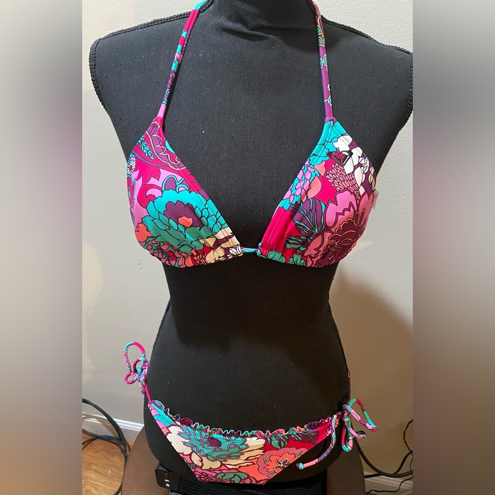 Roxy Multi Color Floral Bikini Size Med String Ties Top & Bottom Slightly Padded